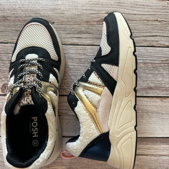 NWOT! Posh by Poelman Sherpa Sneakers Size 39 - Picture 4 of 8